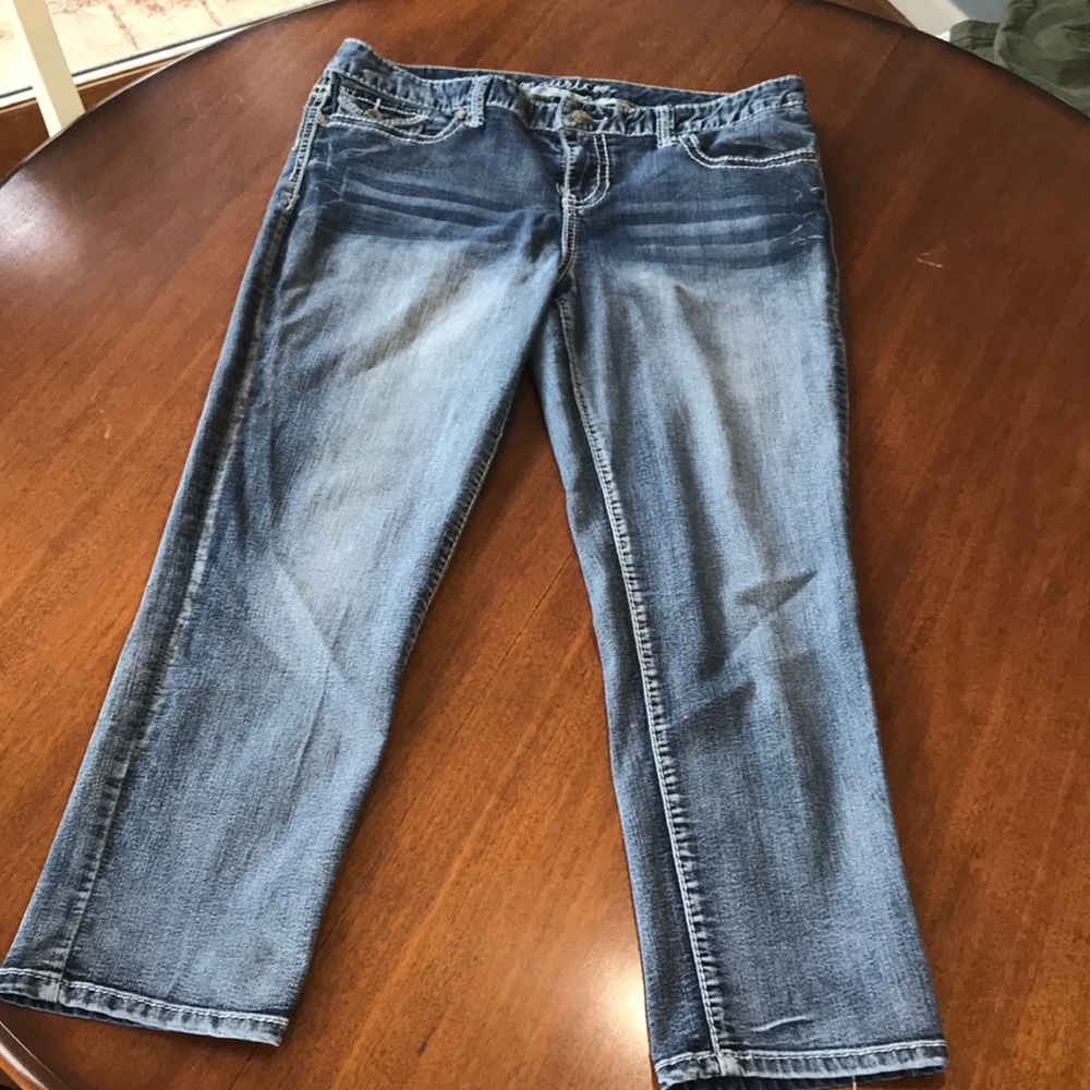 Maurice’s distressed Capri jeans size 13/14